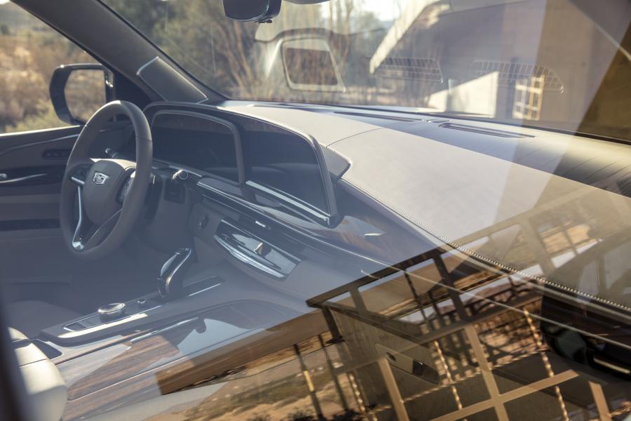 Интерьер Cadillac Escalade Platinum Luxury 2020 года  (NA) (фото 35 из 45)